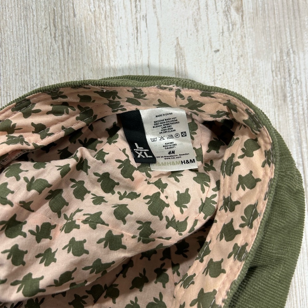 3/$20 H&M Green Corduroy Cap - Picture 3 of 4